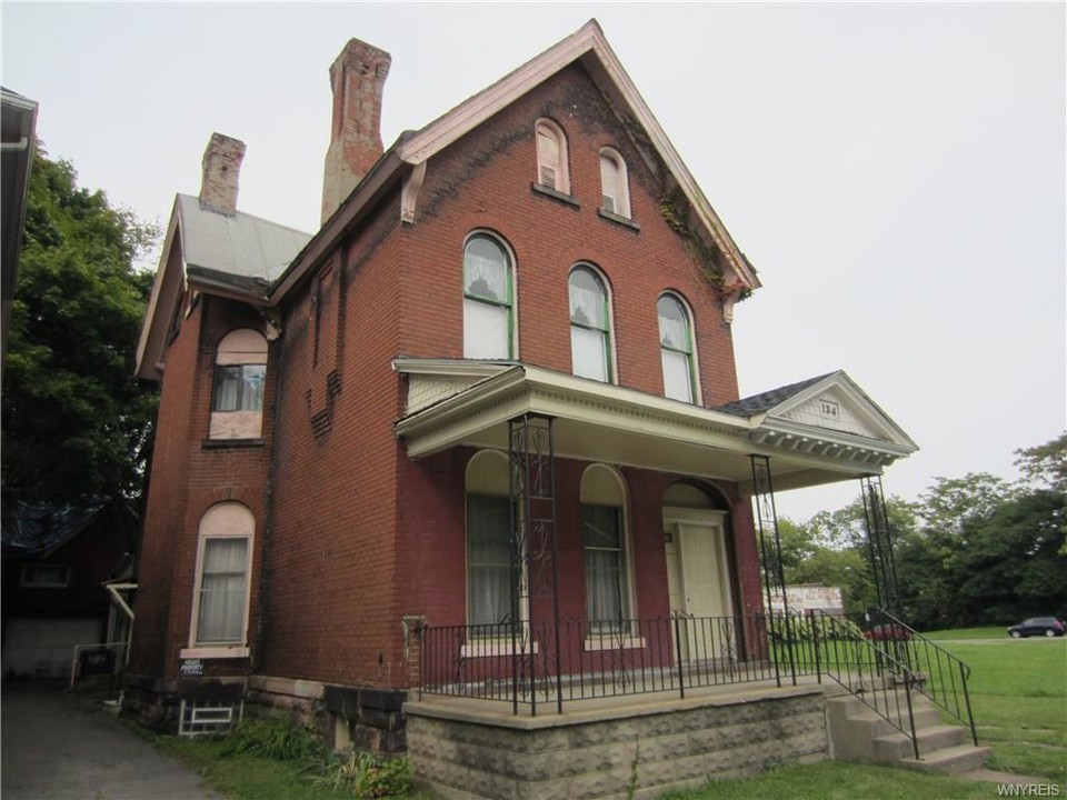 134 Best St in Buffalo, NY - Building Photo