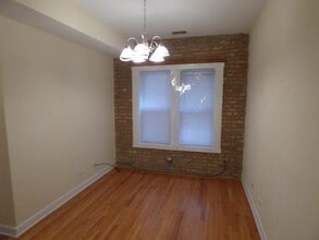 1336 W Estes Ave, Unit 1 in Chicago, IL - Building Photo - Building Photo