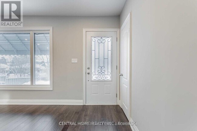 2 Kingsmere Crescent in Toronto, ON - Building Photo - Building Photo
