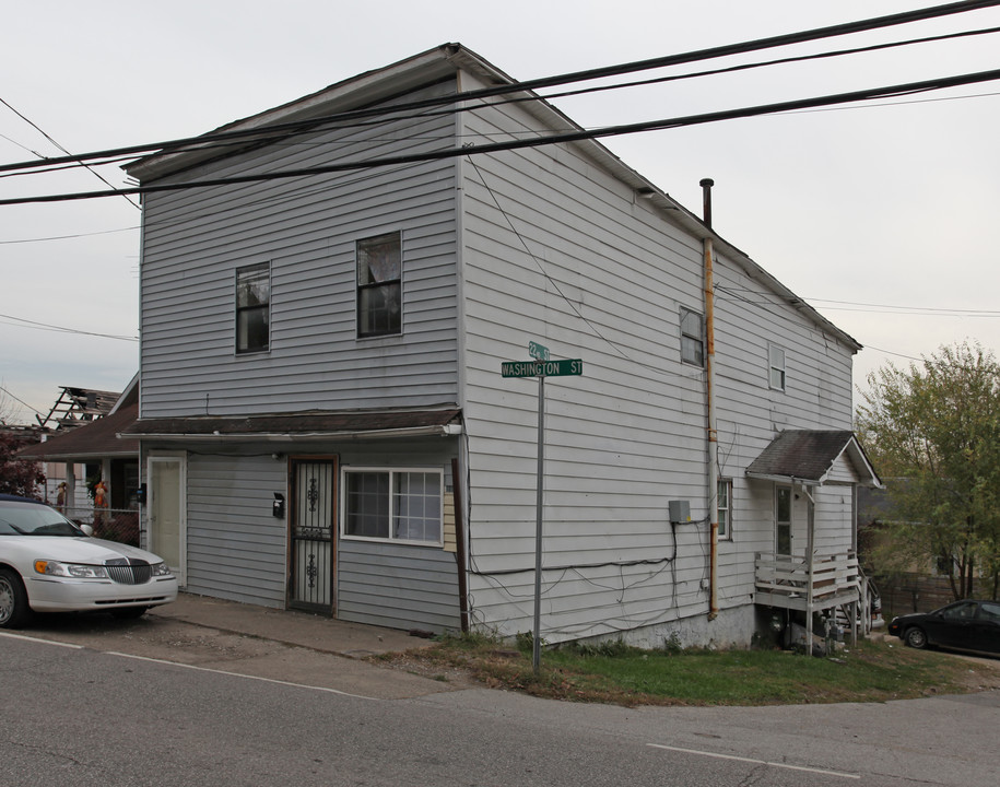 2111 Washington St W in Charleston, WV - Building Photo