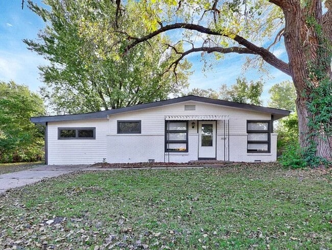 property at 6020 N East Park View St