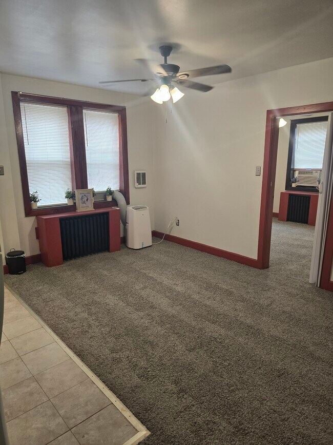 1622 Bainbridge St, Unit 2R in Philadelphia, PA - Building Photo - Building Photo