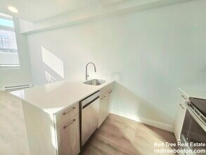 195 Park Dr in Boston, MA - Foto de edificio - Building Photo