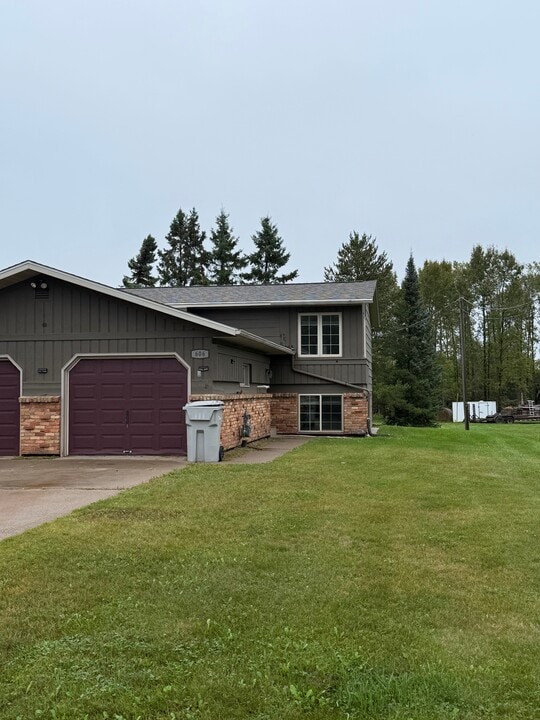 606 13th St NW in Chisholm, MN - Building Photo