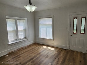 302 4th Ave SE in Independence, IA - Building Photo - Building Photo