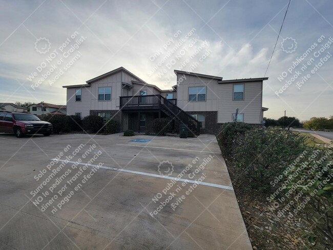 2200 Creekside Ln in Georgetown, TX - Foto de edificio - Building Photo