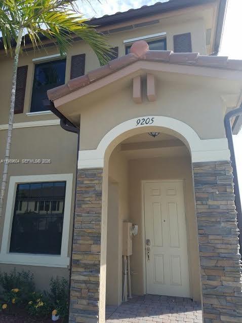 9205 W 33rd Way in Hialeah, FL - Building Photo - Building Photo