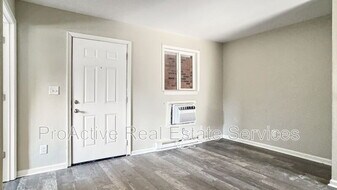 121 W 32nd St in Norfolk, VA - Building Photo