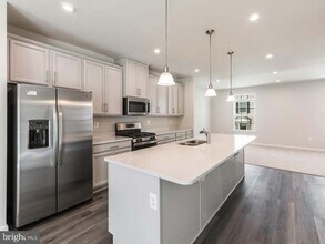 1124 Dovetail Cir in Fredericksburg, VA - Building Photo - Building Photo