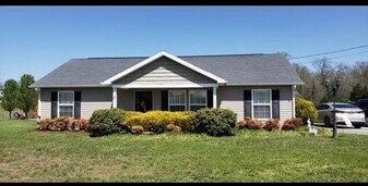 1594 Old Stagecoach Rd in Jonesborough, TN - Building Photo