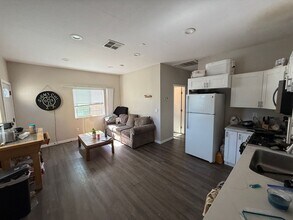 5058-5060 Rockford Dr in San Diego, CA - Building Photo - Building Photo