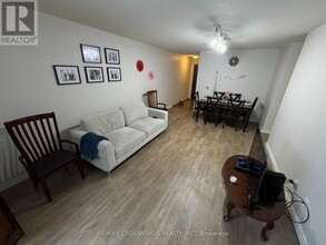 5785 Yonge St in Toronto, ON - Building Photo - Building Photo