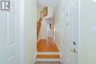 184 Deercroft Ave in Ottawa, ON - Building Photo - Building Photo