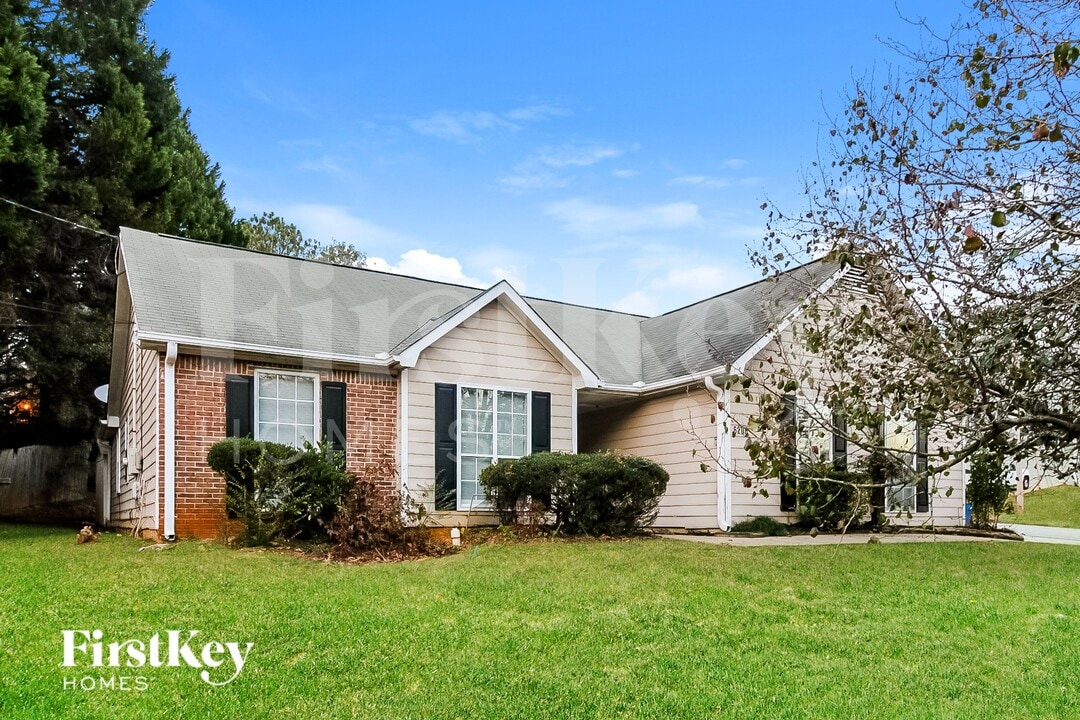 6206 Amberly Rd in Rex, GA - Building Photo