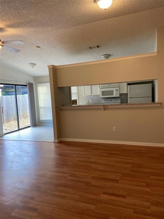 1437 Brook Meadow Cir in Lancaster, TX - Building Photo - Building Photo