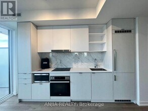 55 Cooper St in Toronto, ON - Building Photo - Building Photo