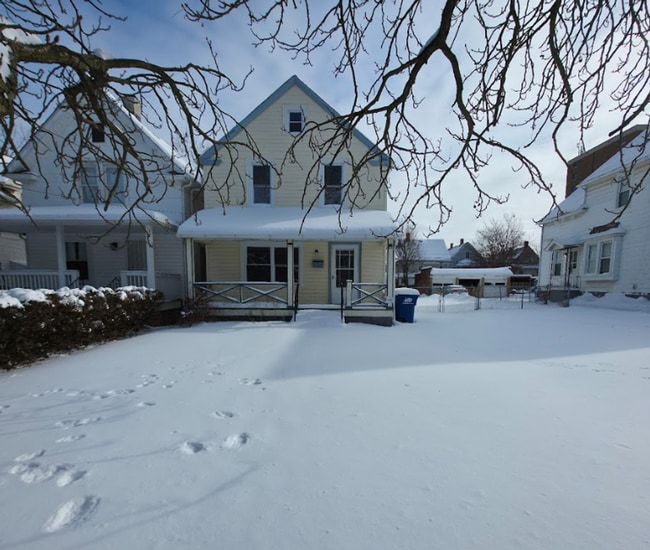 property at 1625 Lakewood Ave