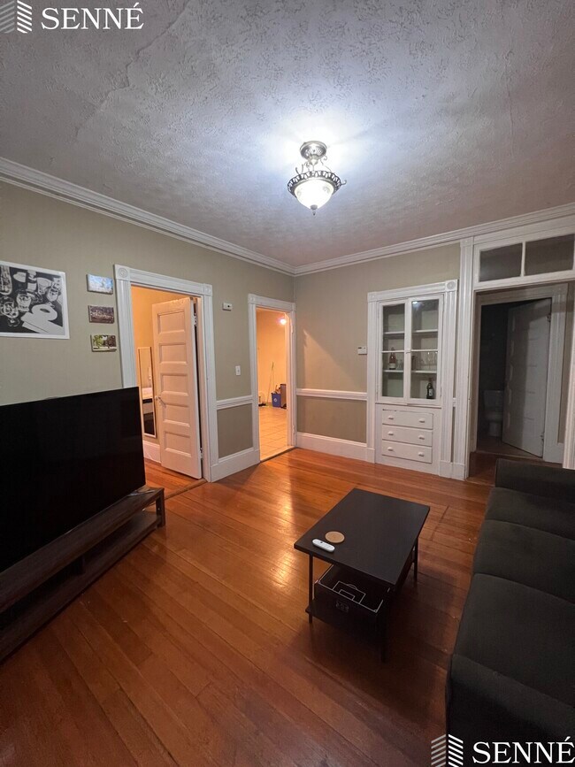 12 Homer St, Unit 3 in Brookline, MA - Foto de edificio - Building Photo