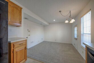 14903 Goodman St in Overland Park, KS - Foto de edificio - Building Photo