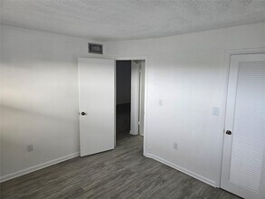 8225 Sunrise Lakes Blvd, Unit 310 in Sunrise, FL - Building Photo - Building Photo