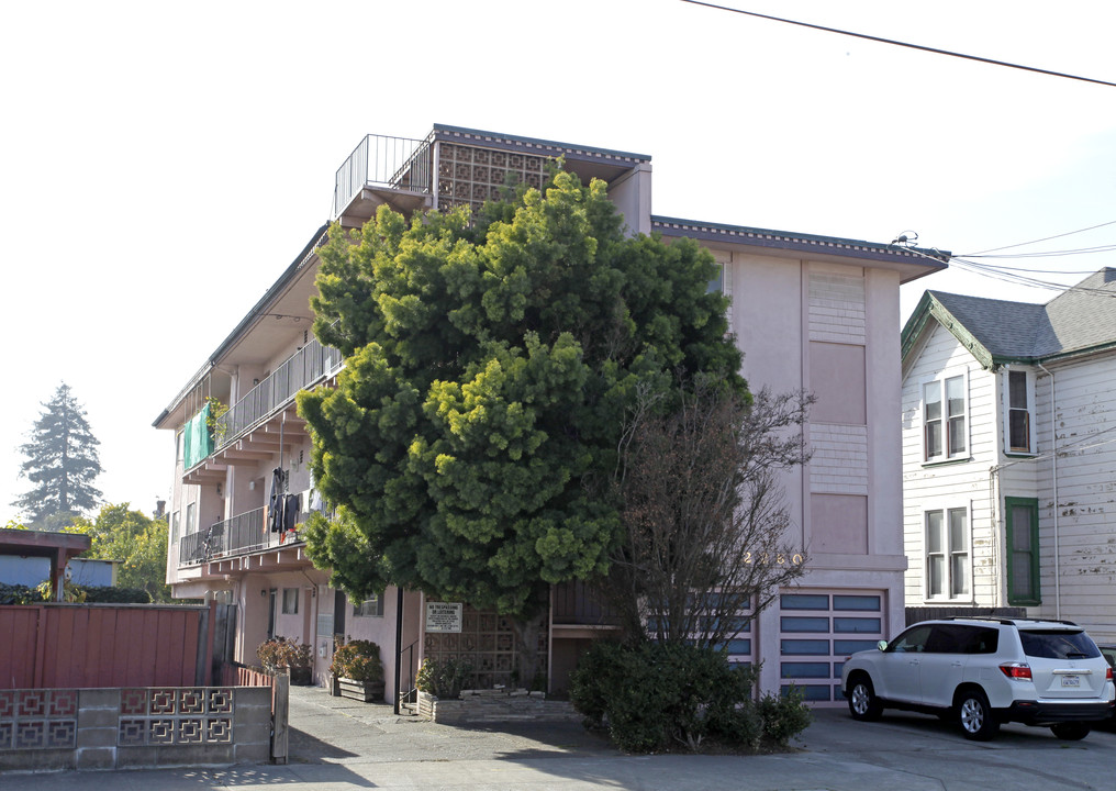 2260 Encinal Ave in Alameda, CA - Building Photo