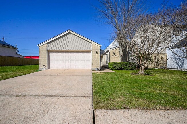 7702 Quail Meadow Dr in Houston, TX - Building Photo - Building Photo