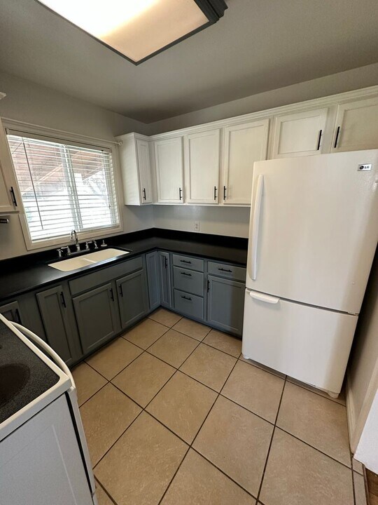 321 W 4650 S-Unit -321 W 4650 S Unit A in Washington Terrace, UT - Building Photo