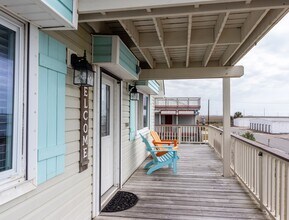 16518 Jean Lafitte Rd in Jamaica Beach, TX - Building Photo - Building Photo