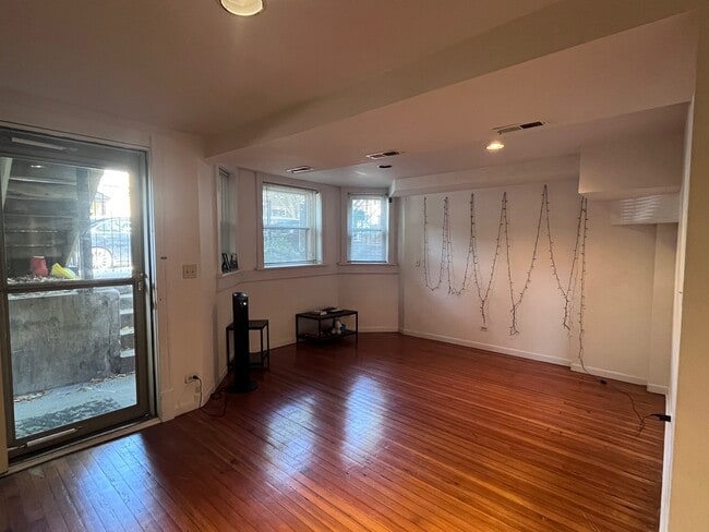 2229 N Southport Ave in Chicago, IL - Building Photo - Building Photo