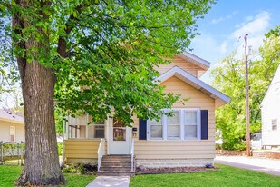 891 Hazelwood St in St. Paul, MN - Building Photo