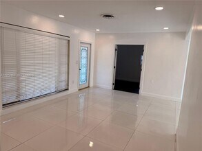 2813 Bahama Dr in Miramar, FL - Building Photo - Building Photo