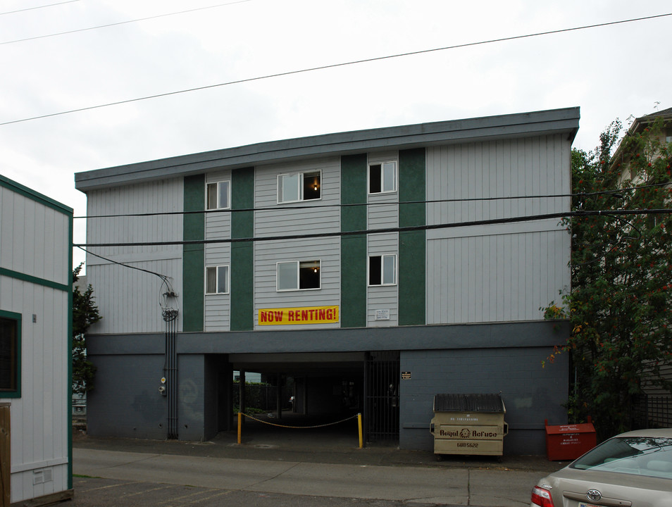 Campus Studios in Eugene, OR - Building Photo