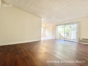 7010 Lanewood Ave, Unit 201 in Los Angeles, CA - Building Photo - Building Photo