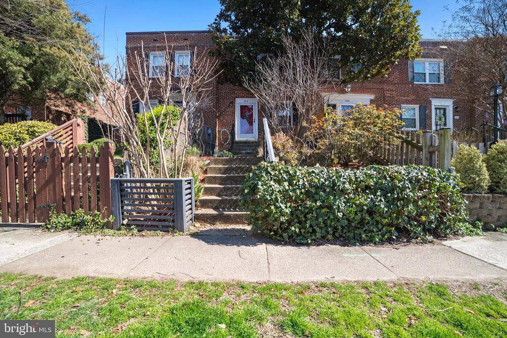 307 Mt Vernon Ave in Alexandria, VA - Building Photo
