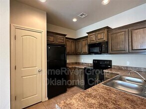 1003 SW 92nd St in Oklahoma City, OK - Building Photo - Building Photo
