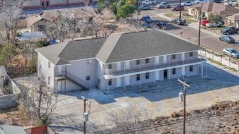 1303 Philadelphia St in Laredo, TX - Building Photo