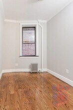 330 E 35th St, Unit 21 in New York, NY - Foto de edificio - Building Photo