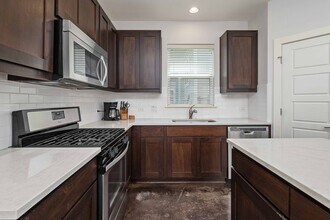 2813 Stock Dr in Austin, TX - Foto de edificio - Building Photo