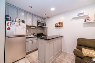 2261 Palmer Ave in New Rochelle, NY - Building Photo - Building Photo