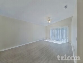 22210 Bell Harbor Dr in Land O Lakes, FL - Foto de edificio - Building Photo