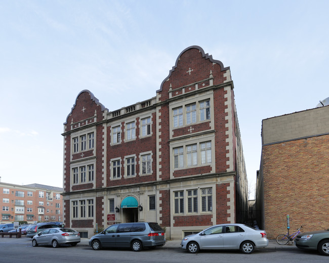 Yale Place Apartments in Minneapolis, MN - Building Photo - Building Photo