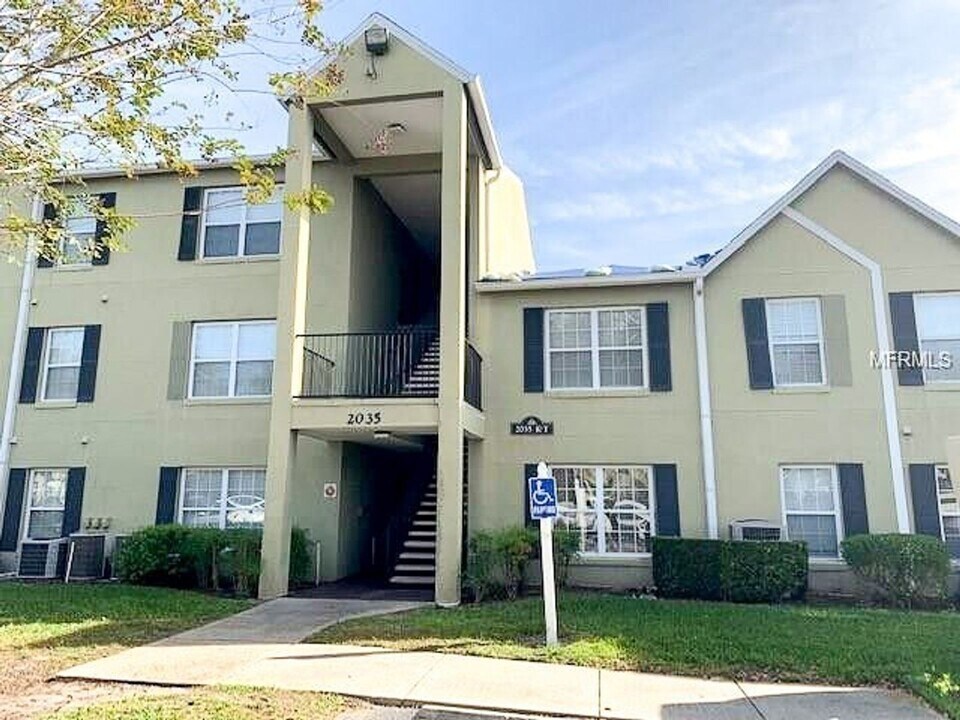 2047 Dixie Belle Dr in Orlando, FL - Building Photo