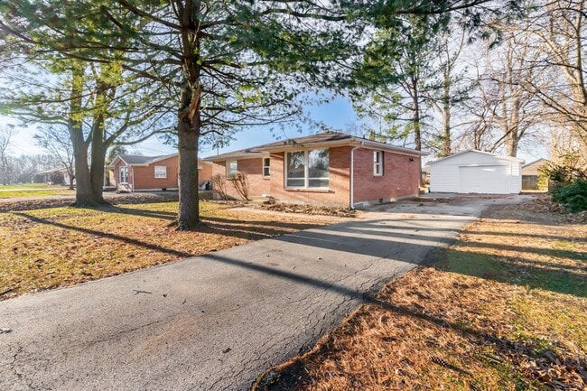 2428 Weber Ln in Louisville, KY - Foto de edificio - Building Photo