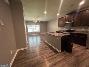 6125 Oakley Rd in Union City, GA - Building Photo - Building Photo