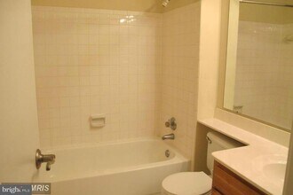 9901 Boysenberry Way in Gaithersburg, MD - Building Photo - Building Photo