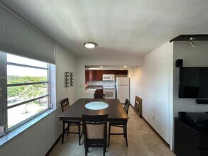1700 NE 191st St in Miami, FL - Building Photo - Building Photo