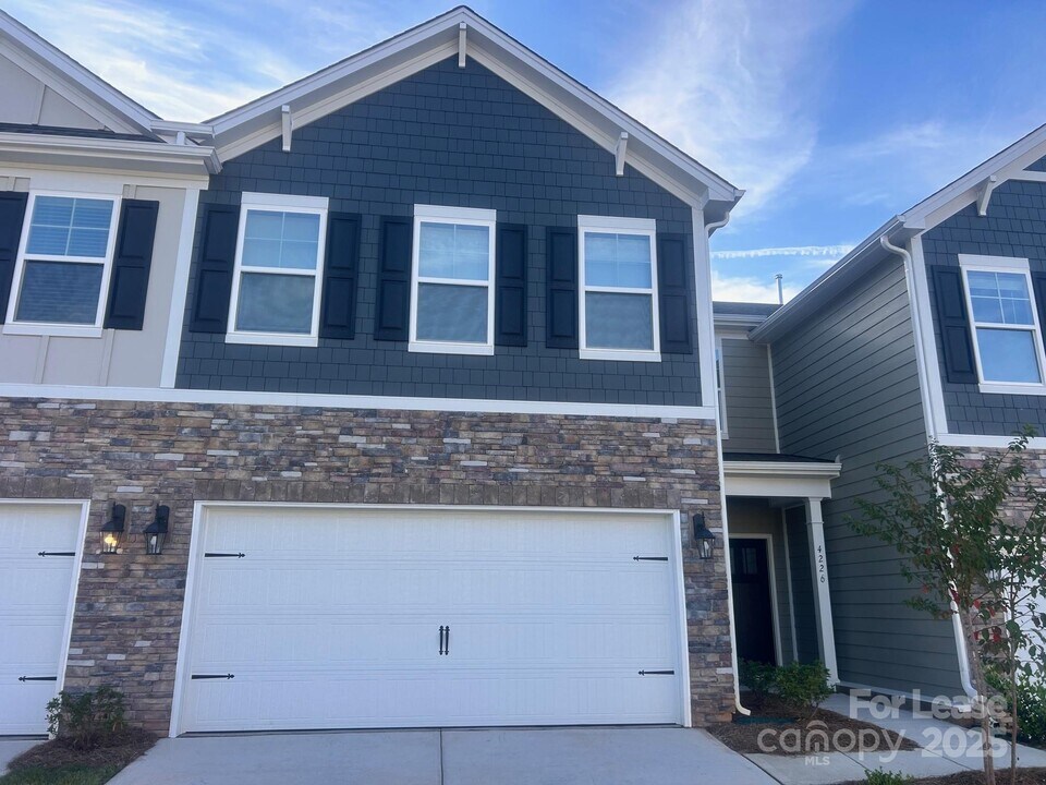 4228 Steel Wy in Lake Norman of Catawba, NC - Building Photo