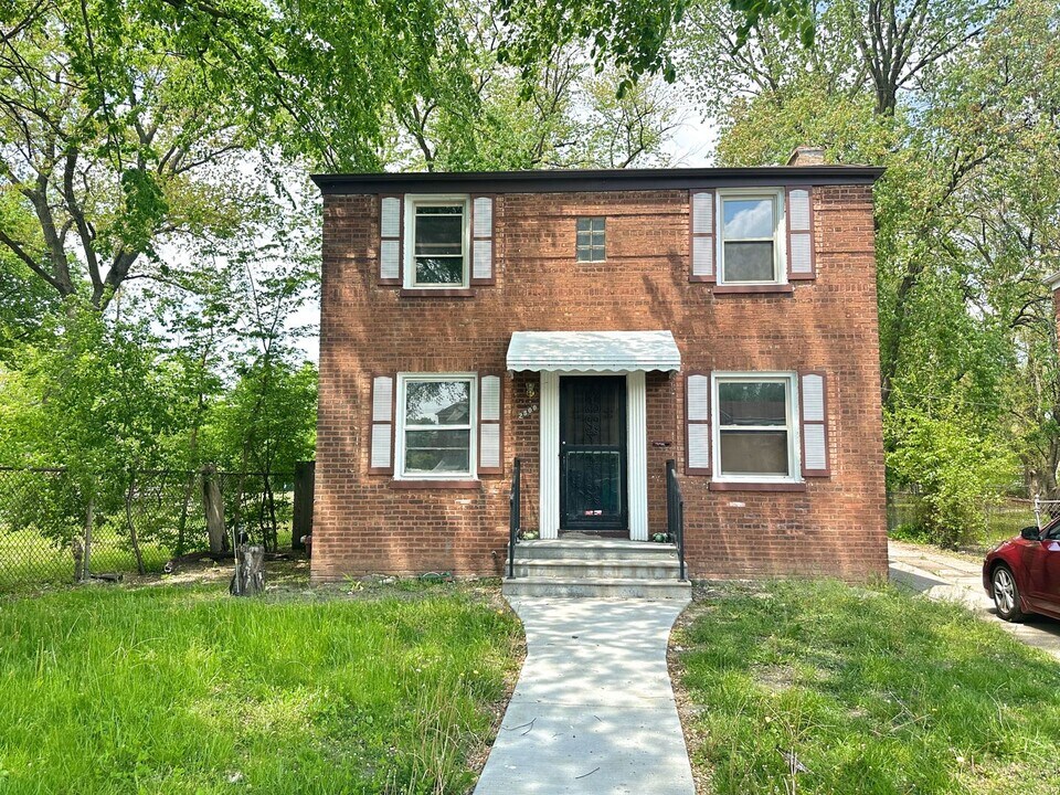 2500 E 98th St in Chicago, IL - Building Photo