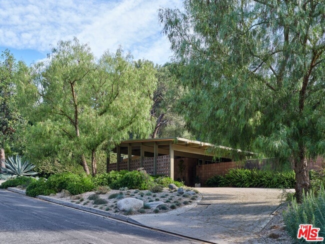 8973 Wonderland Park Ave in Los Angeles, CA - Building Photo - Building Photo