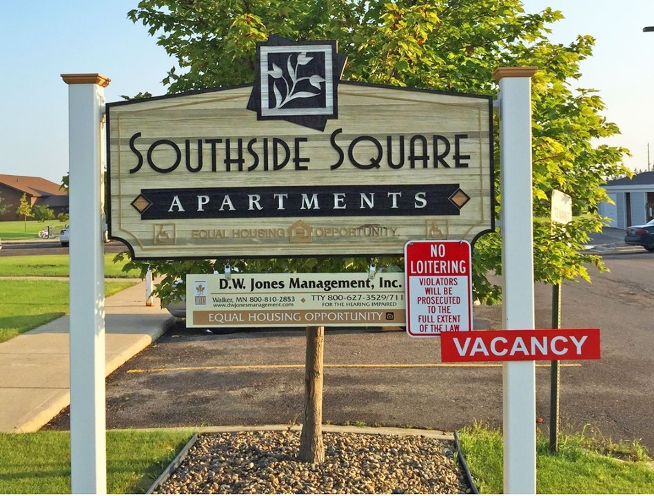 Southside Square Apartments in Roseau, MN - Building Photo